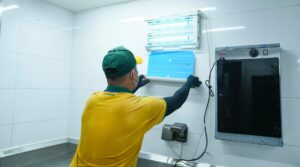 Khi nào cần đo cường độ UV-A và thay bóng đèn bẫy côn trùng?